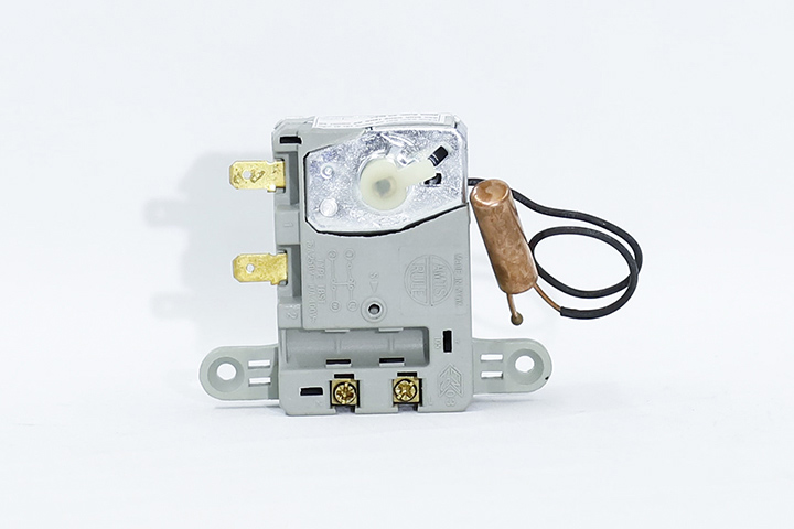 Rơ le bình nóng lạnh Ariston